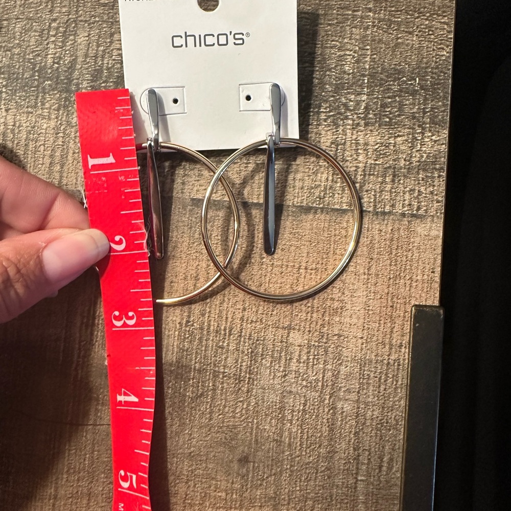☔️ NEW!! Chico’s Earrings - Picture 3 of 3